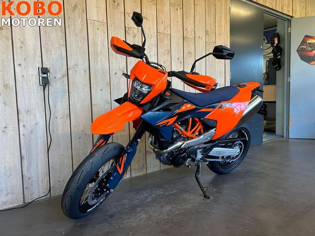 KTM 690 SMC R (bj 2025) - foto 2