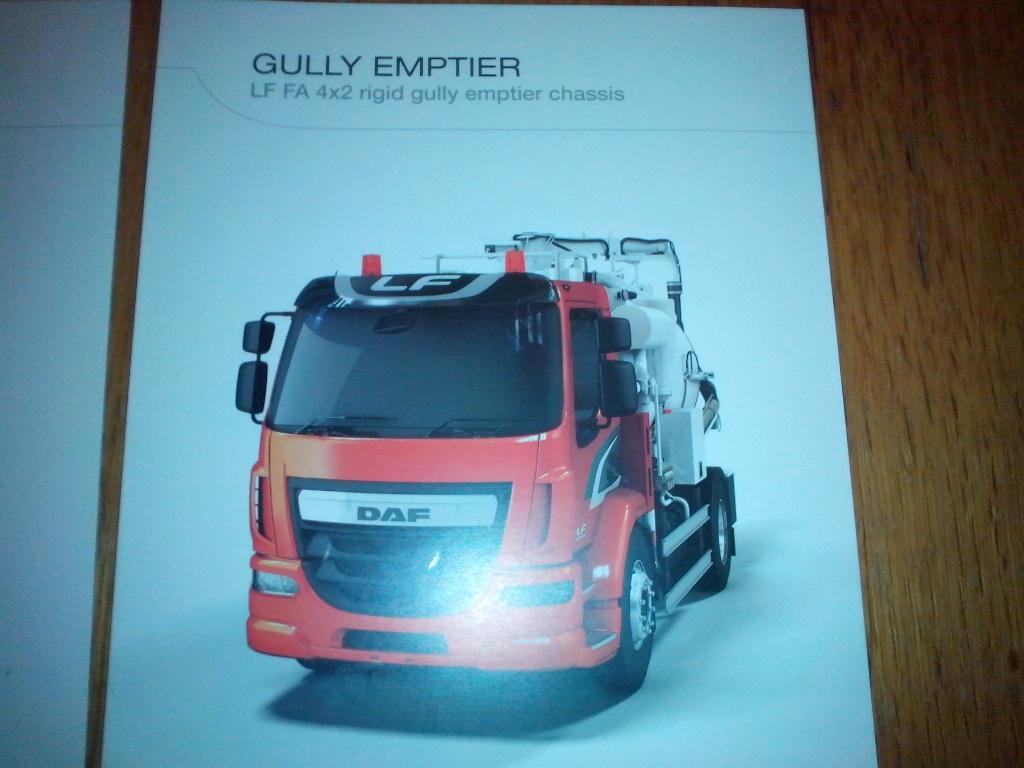 3x DAF LF & CF vuilniswagen + veegwagen brochures folders GB, Ophalen of Verzenden, Zo goed als nieuw, Overige merken