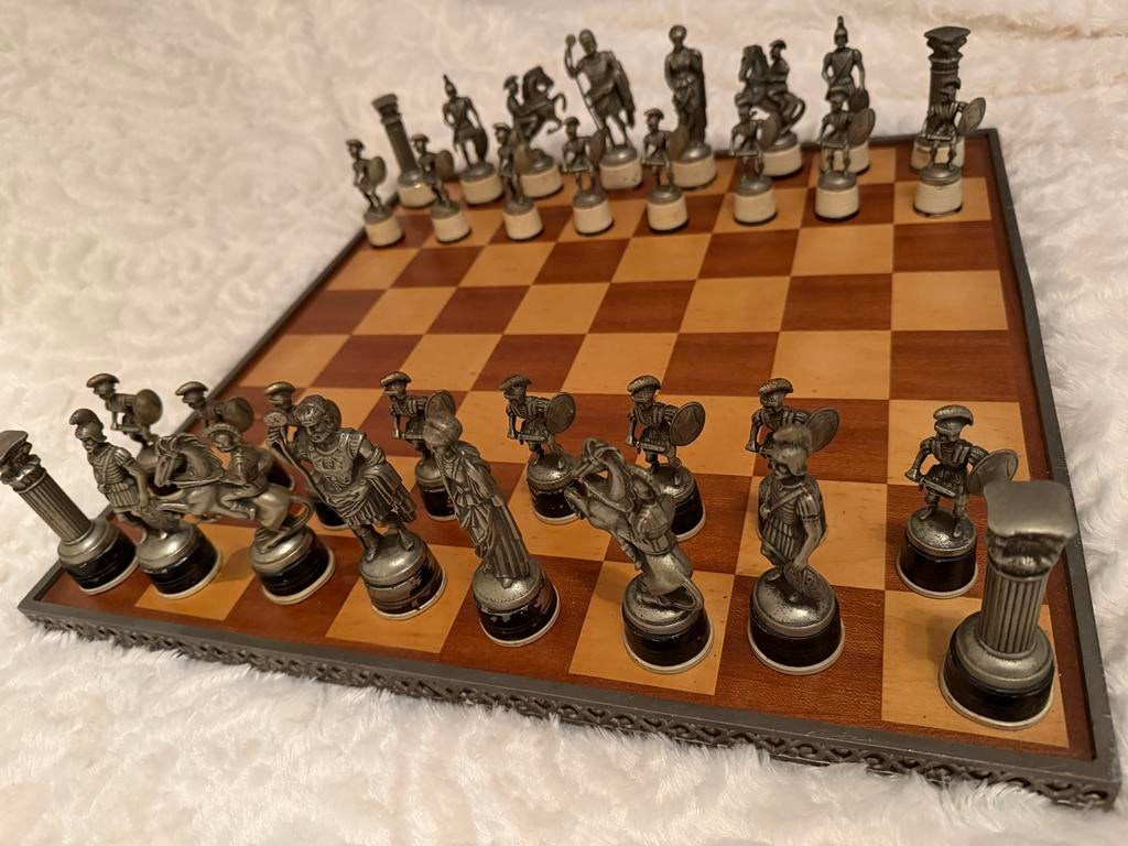 Schaakbord met echt oud tinnen  Handgemaakte Stukken, Ophalen of Verzenden, Minder dan 500 stukjes, Gebruikt, Schaken