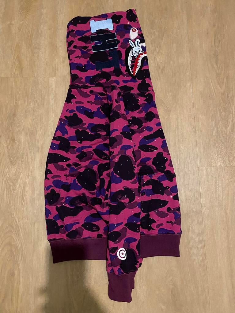 BAPE x New Jeans Lee Hyein Camo Shark Hoodie, Ophalen of Verzenden, Nieuw, Maat 46 (S) of kleiner, Paars