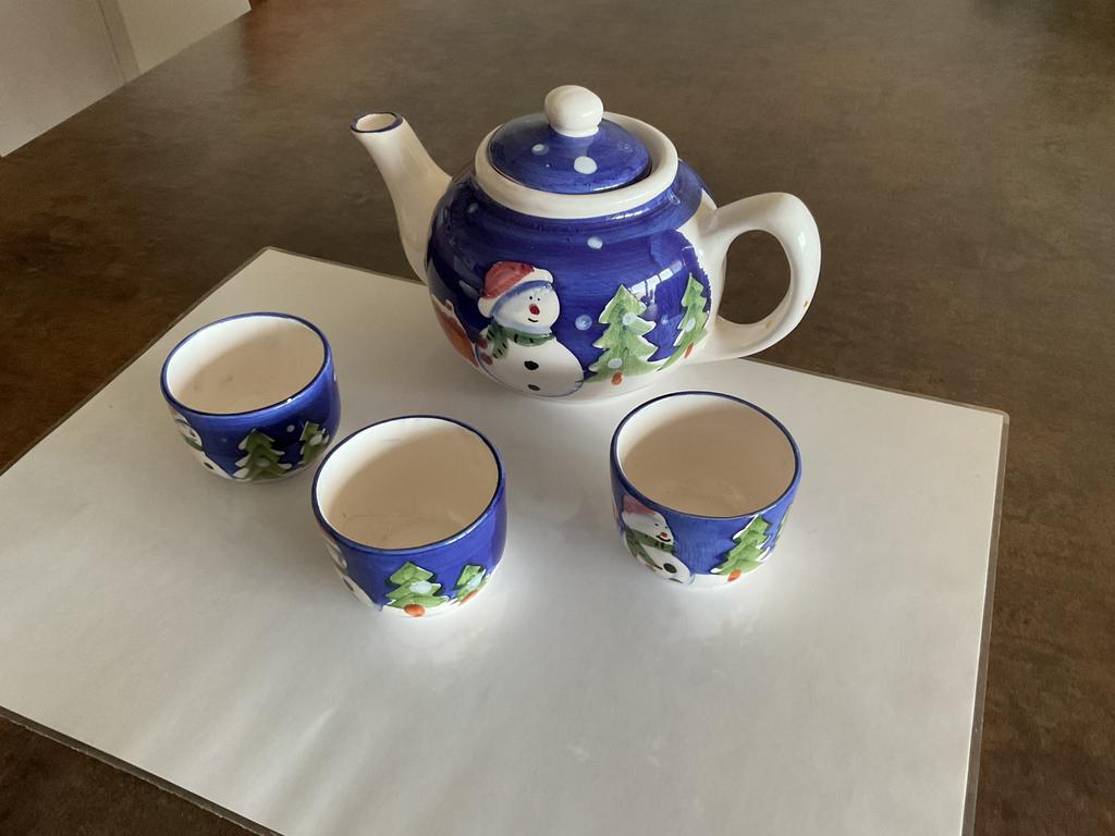 Kerst theepot met 3 bekers, Huis en Inrichting, Keuken | Servies, Ophalen of Verzenden, Zo goed als nieuw, Overige stijlen, Kop(pen) en/of Schotel(s)