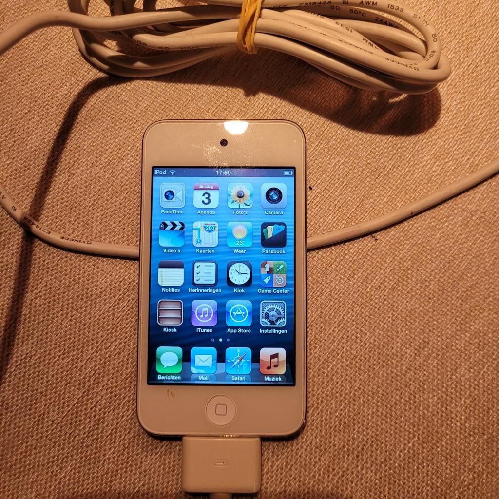 Apple iPod Touch  8gb, Gebruikt, Touch, Ophalen of Verzenden, Zilver