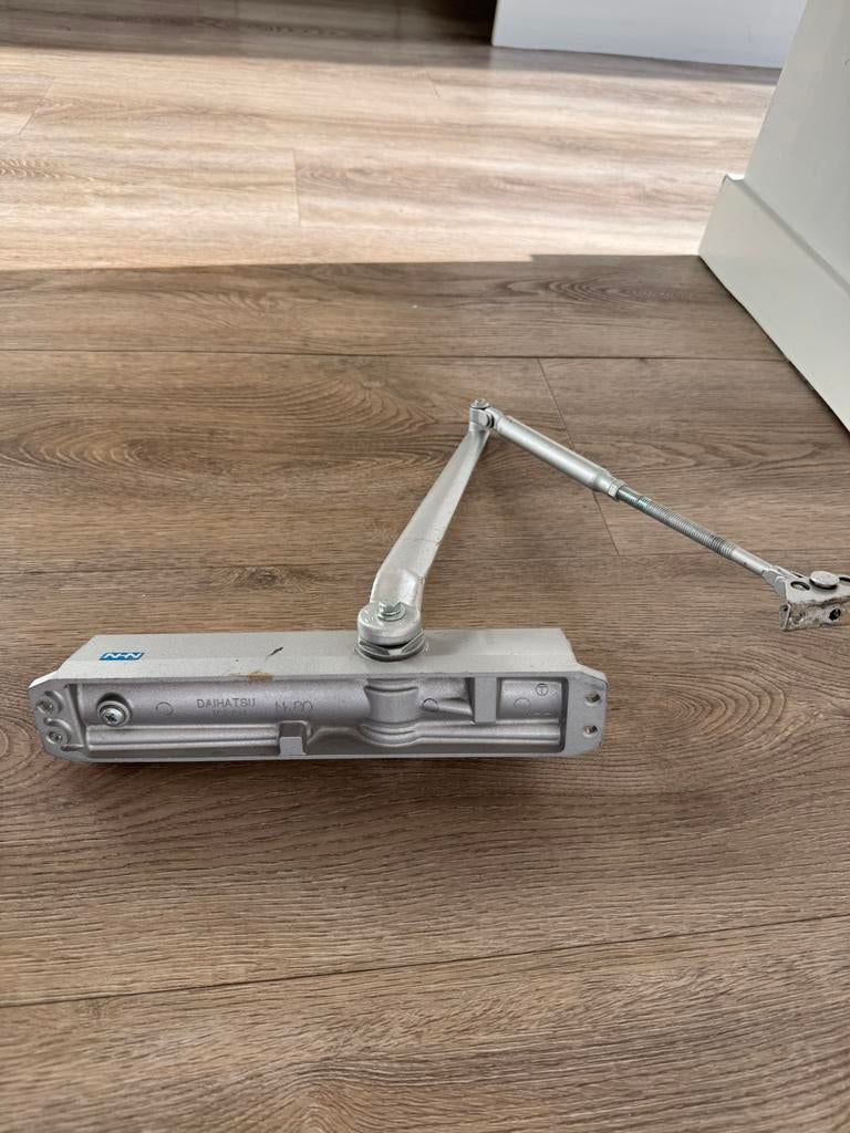 Deurdranger, Doe-het-zelf en Verbouw, Hang- en Sluitwerk, Ophalen of Verzenden, Gebruikt, IJzer, Overige typen