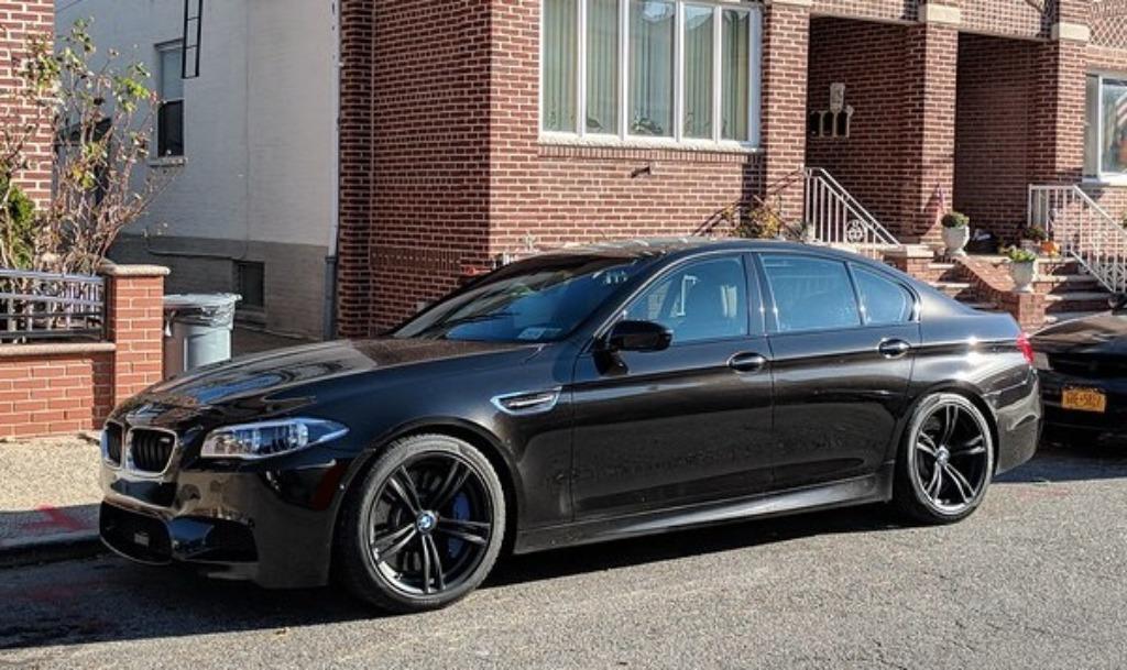 Originele 19 inch BMW 408M velgen winterbanden f10 f11 f12, 19 inch, Gebruikt, 255 mm, Banden en Velgen