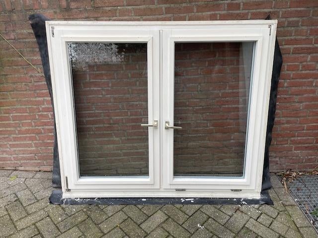 Hoogwaardig Meranti Klap-Kiepraam (Geluidsisolerend), Ophalen, Gevelraam of Ruit, Gebruikt, 120 tot 160 cm