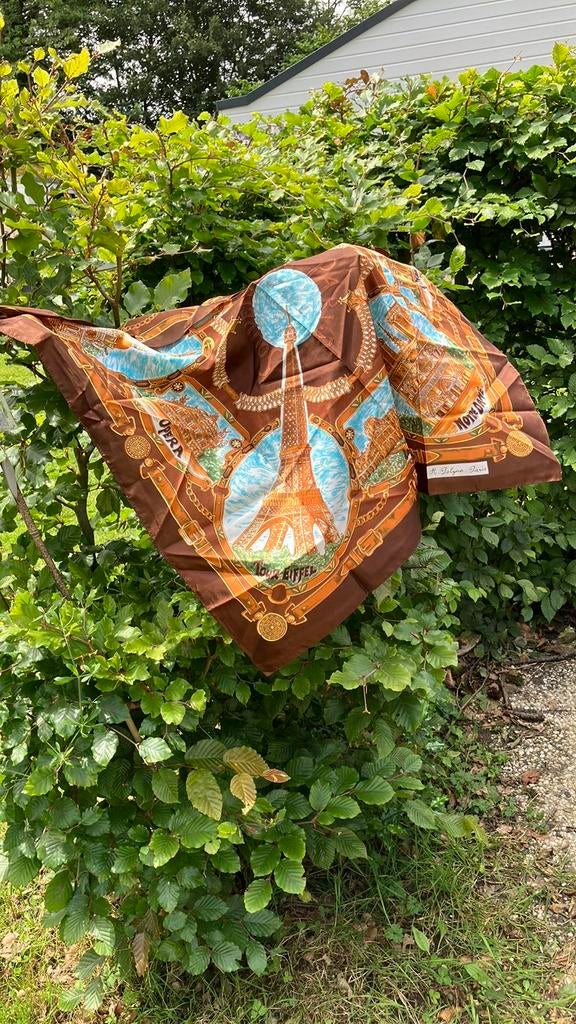R. Polyne, souvenirshawl Paris., Ophalen of Verzenden, Zo goed als nieuw