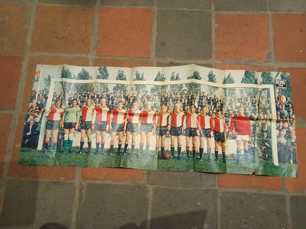 elftalfoto Feyenoord 1964-1965 Revue, Verzamelen, Ophalen of Verzenden, Gebruikt, Feyenoord, Poster, Plaatje of Sticker