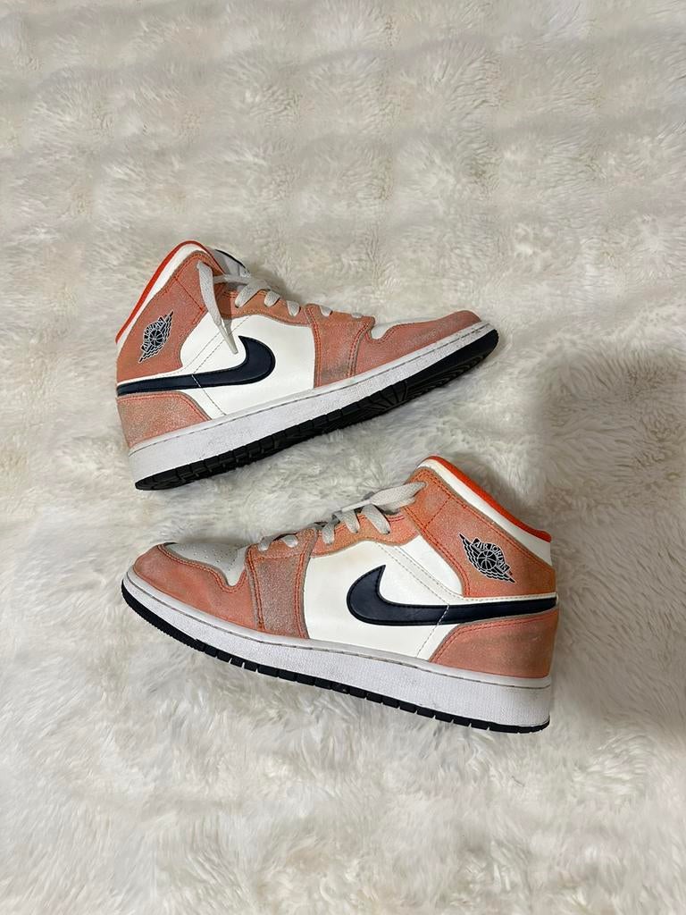 Air jordan 1 mid, Kleding | Dames, Schoenen, Wit, Ophalen of Verzenden, Sneakers of Gympen, Zo goed als nieuw
