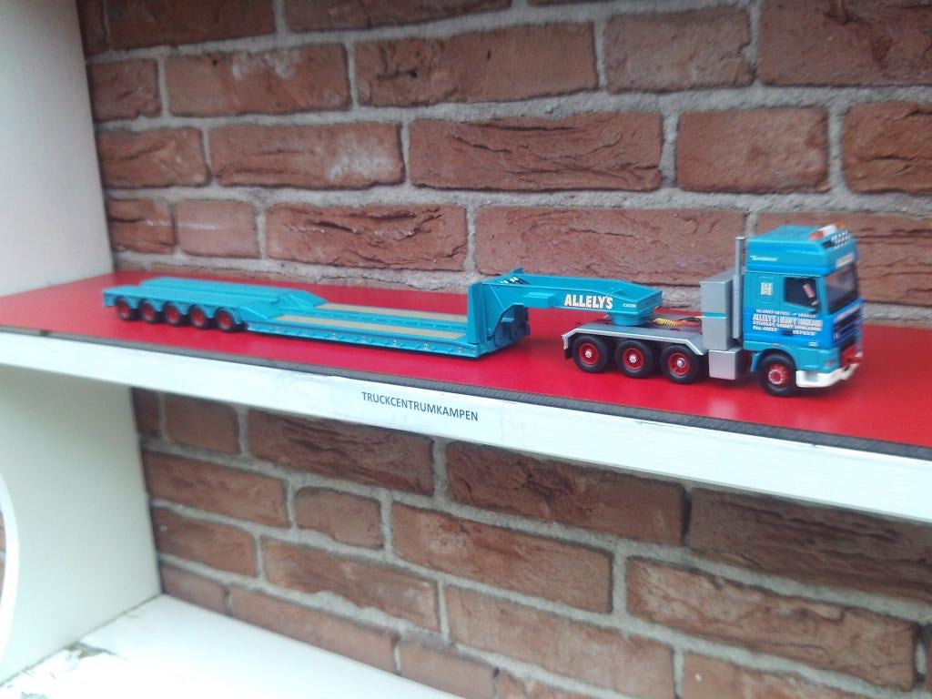 Corgy  Daf  95  XF  8 x 2  van  Allelys., Ophalen of Verzenden, Zo goed als nieuw, Bus of Vrachtwagen, Corgi