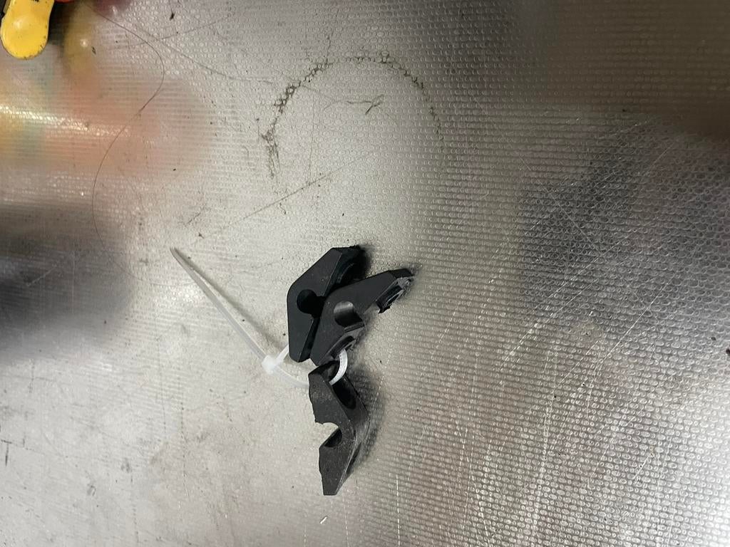 Piaggio zip type 1/2/3 fastrider / 98 beugel zadel slot, Ophalen