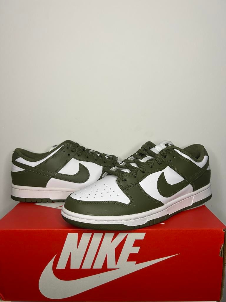 Nike Dunk Low Medium Olive (Women's) – EU 42 – DS, Nike, Nieuw, Ophalen of Verzenden, Sneakers of Gympen