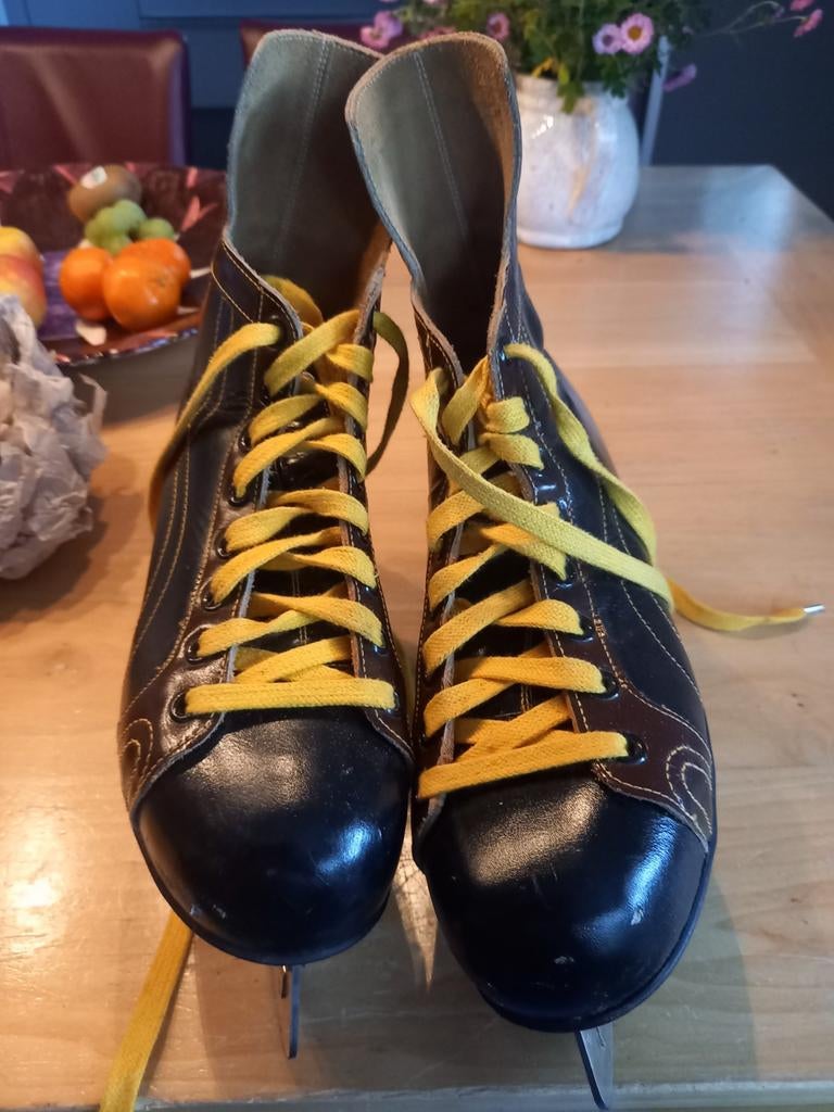 PAAR PRACHTIGE ZGAN ZIJNDE KOVOPOL HOCKEY SCHAATSEN.
DEZE VO, Sport en Fitness, Schaatsen, Ophalen of Verzenden, Zo goed als nieuw