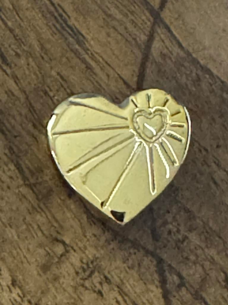 Goudkleurige broche speld 3 cm hart, Ophalen of Verzenden, Zo goed als nieuw, Goud, Overige materialen