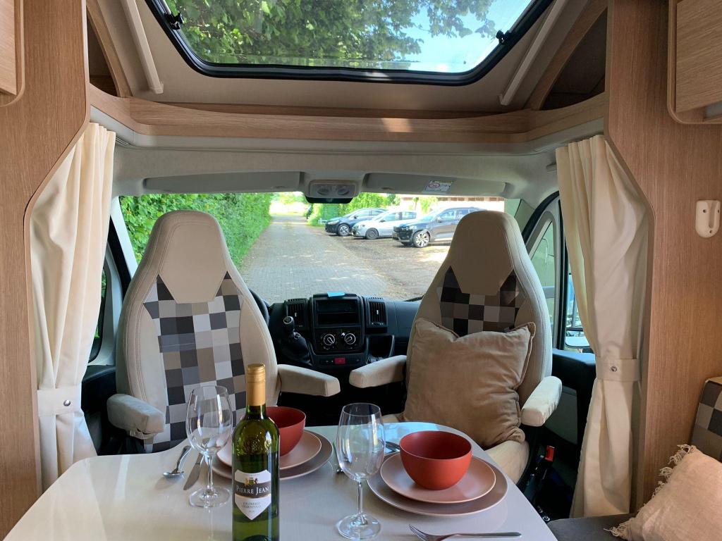 Sunlight T69 L met lage instap voor het Queensbed !!!, Niet ingevuld, Sunlight, Ringverwarming, Fiat