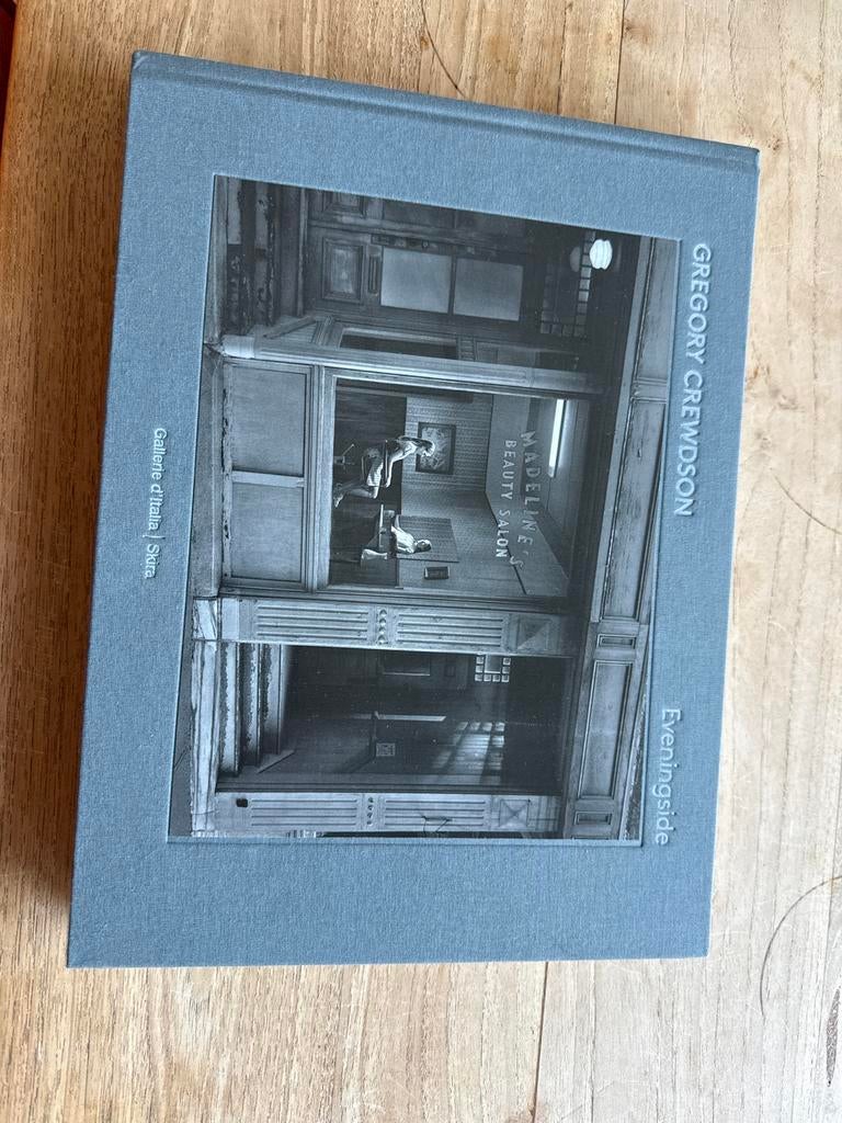 Gregory Crewdson - Eveningside, Boeken, Ophalen of Verzenden, Zo goed als nieuw, Fotografie algemeen