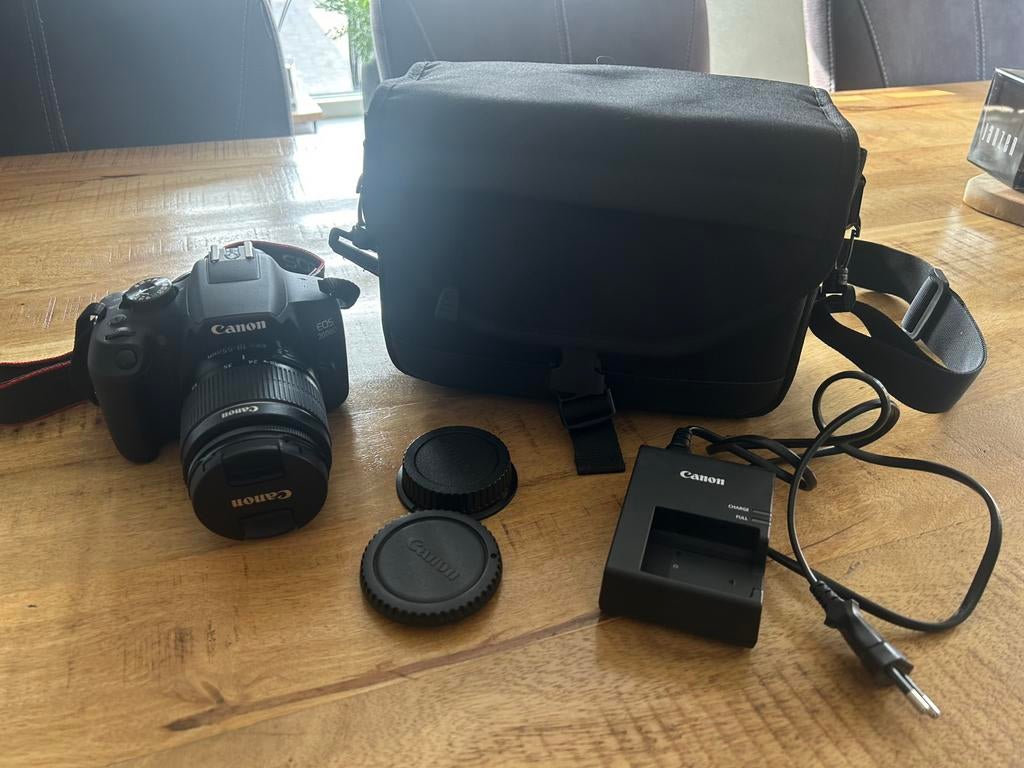 Canon EOS 2000D, Ophalen of Verzenden, Zo goed als nieuw, Canon, 8 keer of meer