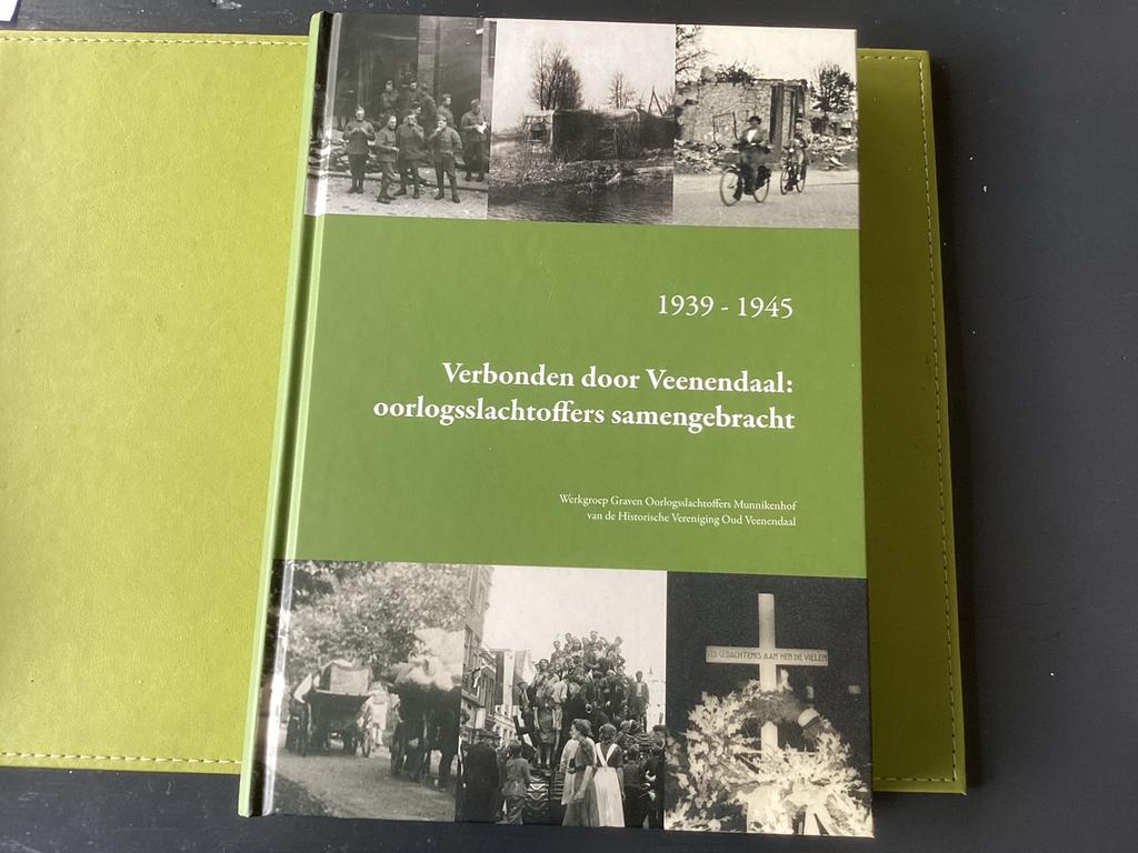 Verbonden doorVeenendaal, oorlogsslachtoffers samengebracht, Boeken, Ophalen of Verzenden, Nieuw