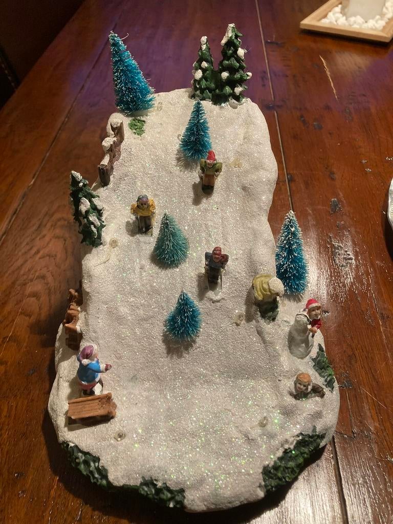 Kerst en wintertijd “ skipiste “ met verlichting, Ophalen, Zo goed als nieuw