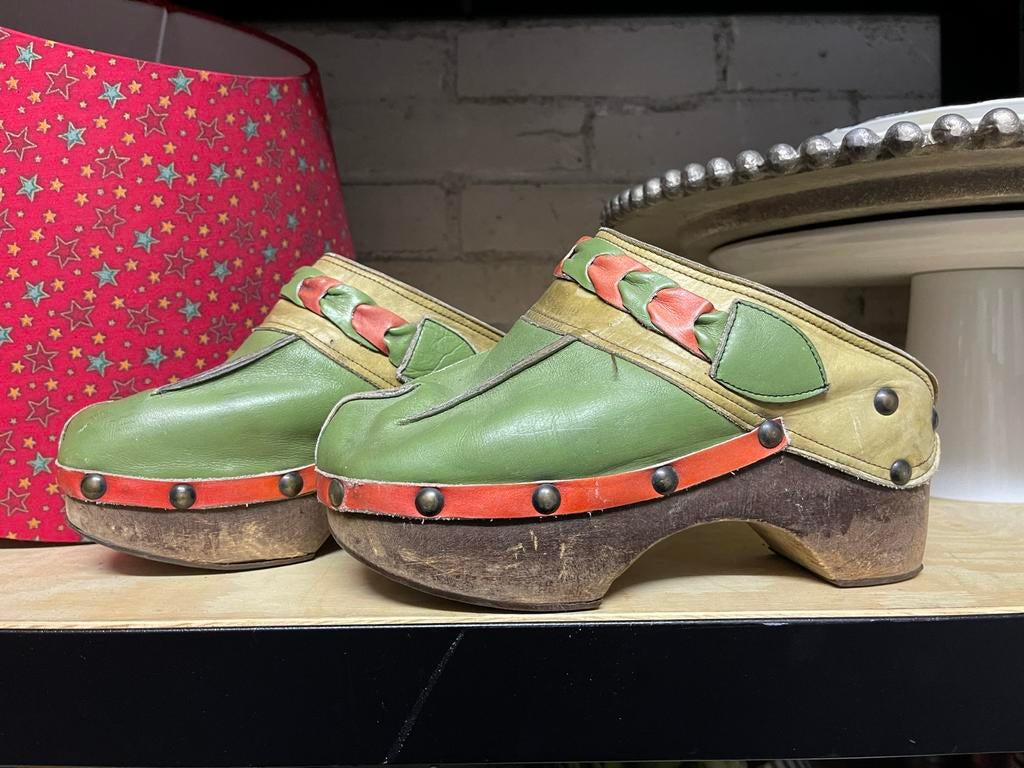 Originele 60's klompjes maat 37, Kleding | Dames, Ophalen of Verzenden, Gedragen, Groen, Sandalen of Muiltjes