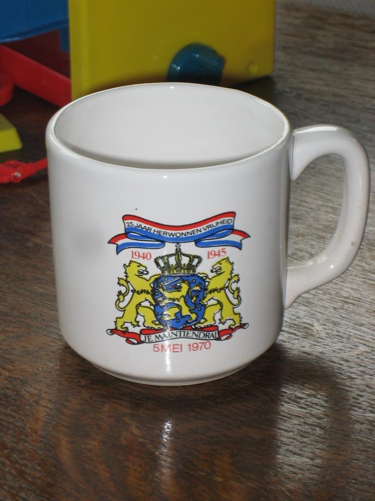 mok met oor, 1945-1970 25 jaar herwonnen vrijheid 5 mei ZGAN, Ophalen of Verzenden, Nieuw, Overige materialen, Overige typen