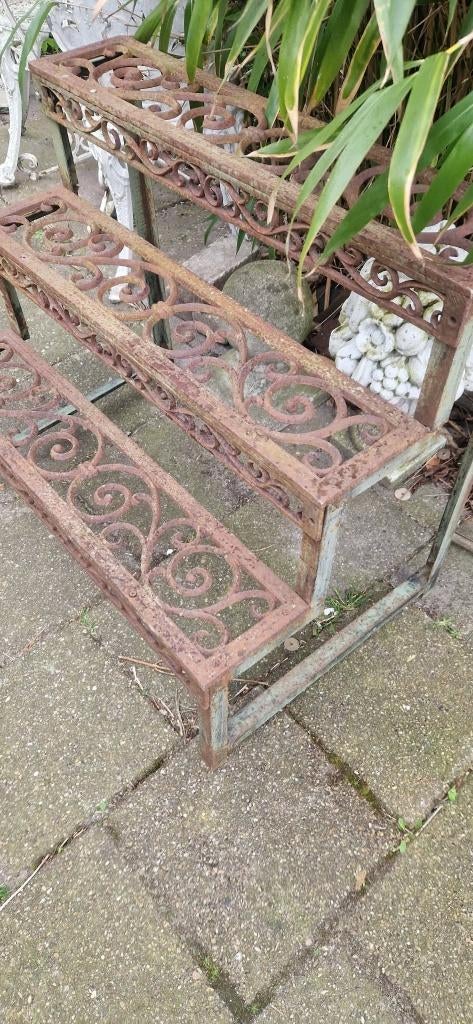 Mooie sierlijke gietijzeren etagère met 3 plateaus(brocante), Ophalen, Gebruikt