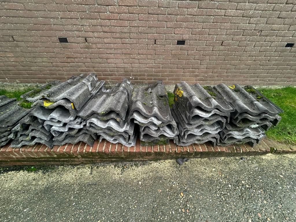 Monier dakpannen speciaal - Gebruikt, diverse types, Doe-het-zelf en Verbouw, Ophalen, Gebruikt, Steen of Klei, 15 m² of meer