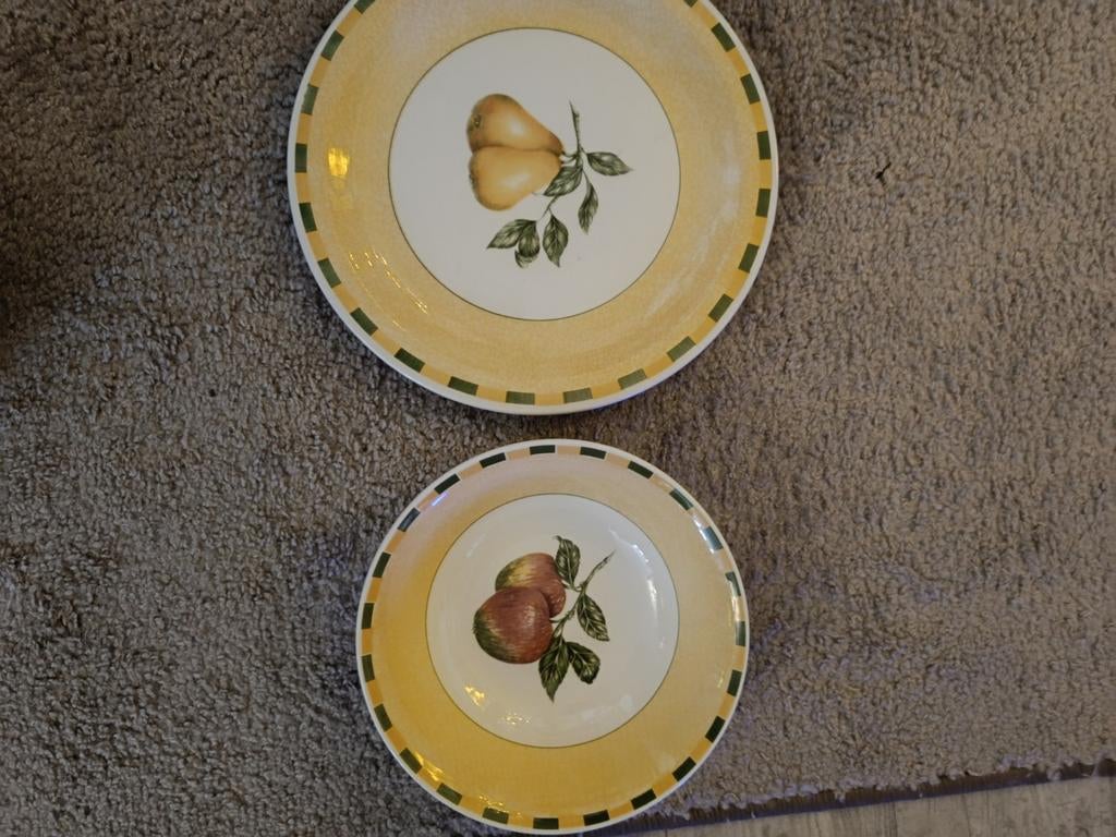 Bord en kom met fruitmotief - peren en appels, Huis en Inrichting, Ophalen, Zo goed als nieuw, Overige stijlen, Bord(en)