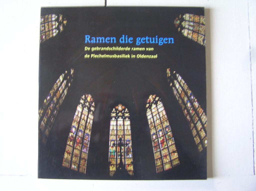 Oldenzaal. Ramen die getuigen. Plechelmusbasiliek., Ophalen of Verzenden, Zo goed als nieuw