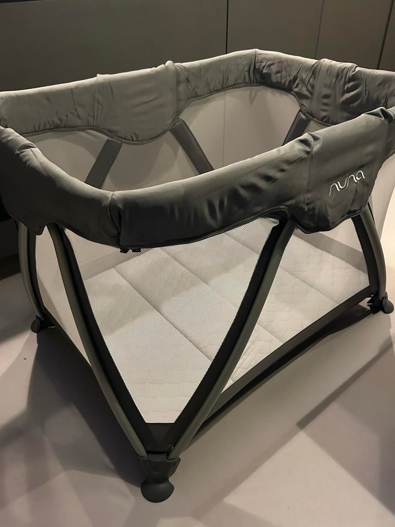 Nuna campingbed - Zeer mooie staat met lichte gebruikssporen, Kinderen en Baby's, Babywiegjes en Ledikanten, Ophalen of Verzenden