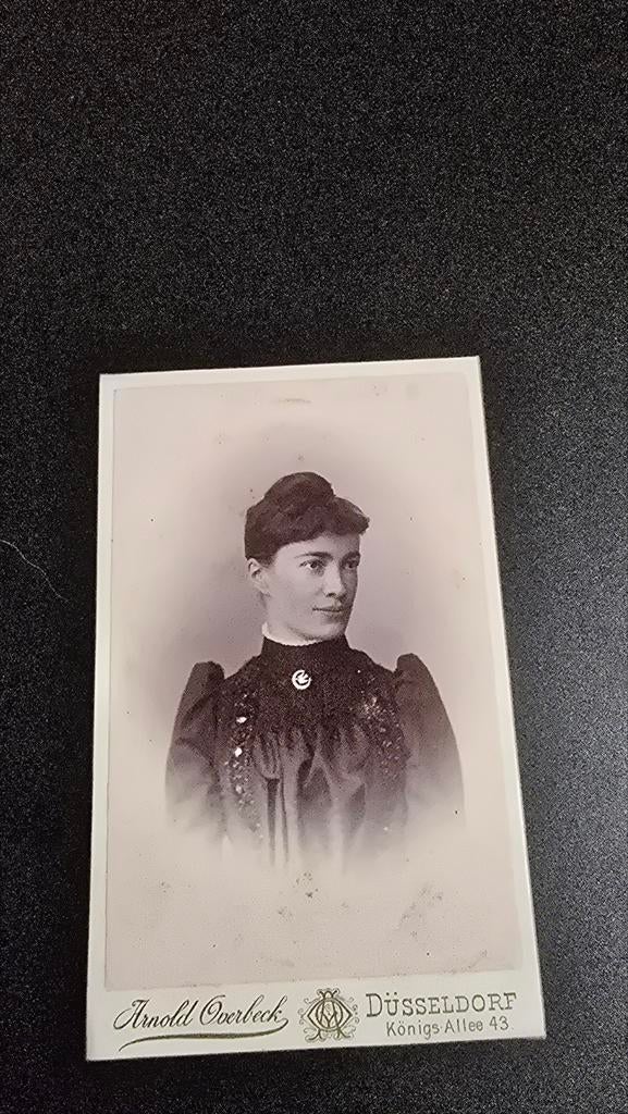 Antieke foto van vrouw, Arnold Overbeck Düsseldorf, Ophalen of Verzenden