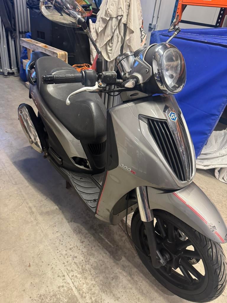 Piaggio Carnaby 300ie Beverly