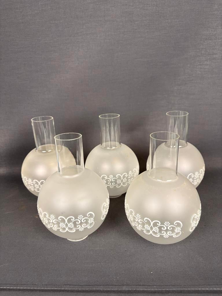 Glazen lampen kapjes voor tinnen lampjes nog 3 stuks, Antiek en Kunst, Antiek | Lampen, Ophalen of Verzenden