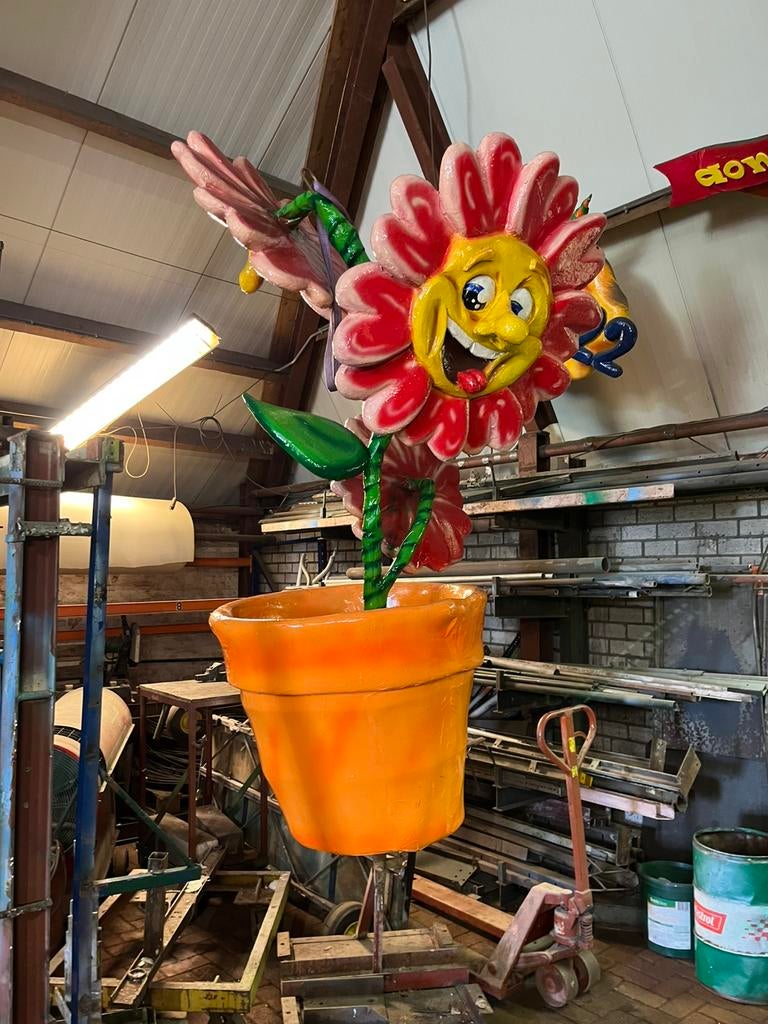 Carnavalswagen poppen bloemen thema