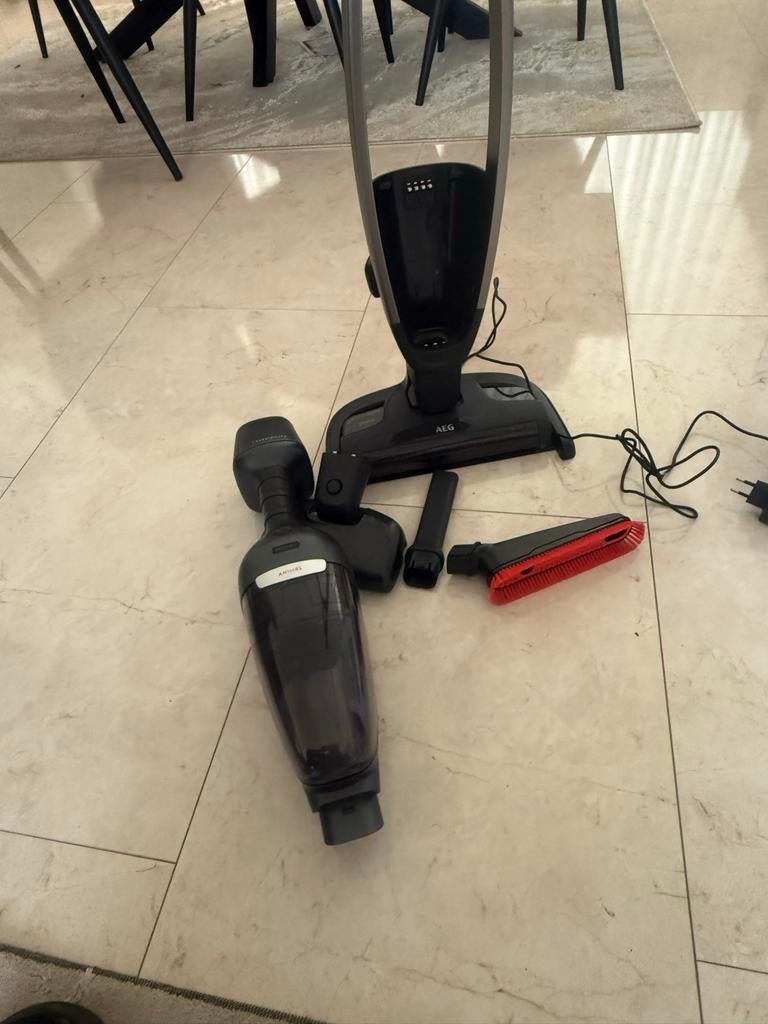 AEG Ergorapido 2-in-1 steelstofzuiger met kruimeldief, Ophalen, Gebruikt, Stofzuiger, Minder dan 1200 watt