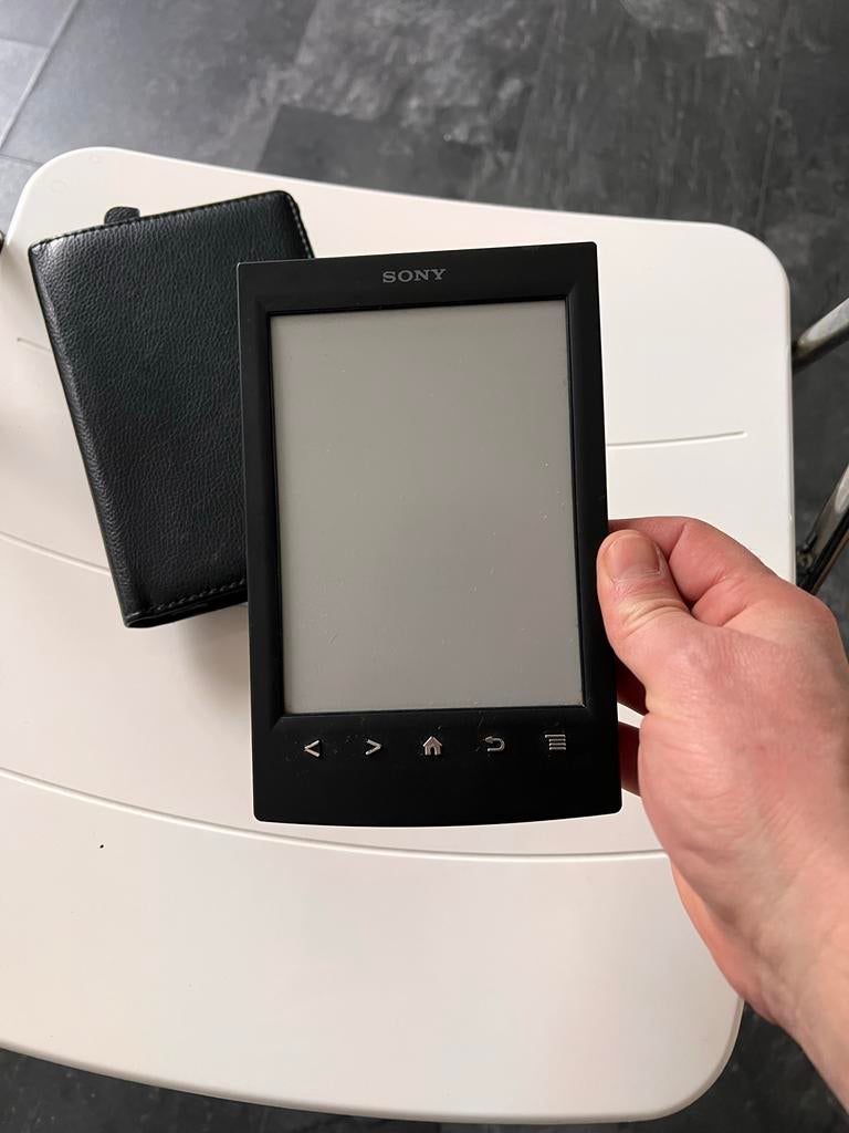 Sony e-reader met leren hoesje en pen, Gebruikt, Ophalen of Verzenden, 4 GB of minder, Touchscreen