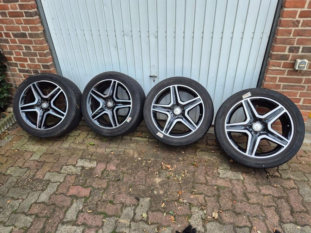 Mercedes-Benz AMG Velgen met Pirelli Zomerbanden, Gebruikt, 275 mm, Banden en Velgen, Ophalen of Verzenden