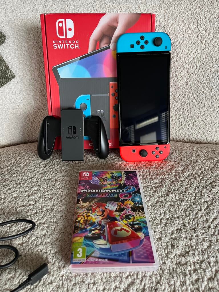 Nintendo Switch Oled + Mariokart 8 deluxe, Spelcomputers en Games, Games | Nintendo Switch, Overige genres, Ophalen of Verzenden
