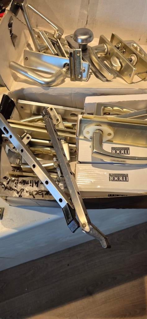 Divers Deur- en raambeslag voor Binnen - Klinken, raamuitzet, Ophalen of Verzenden, Gebruikt, Overige materialen, Klink of Kruk