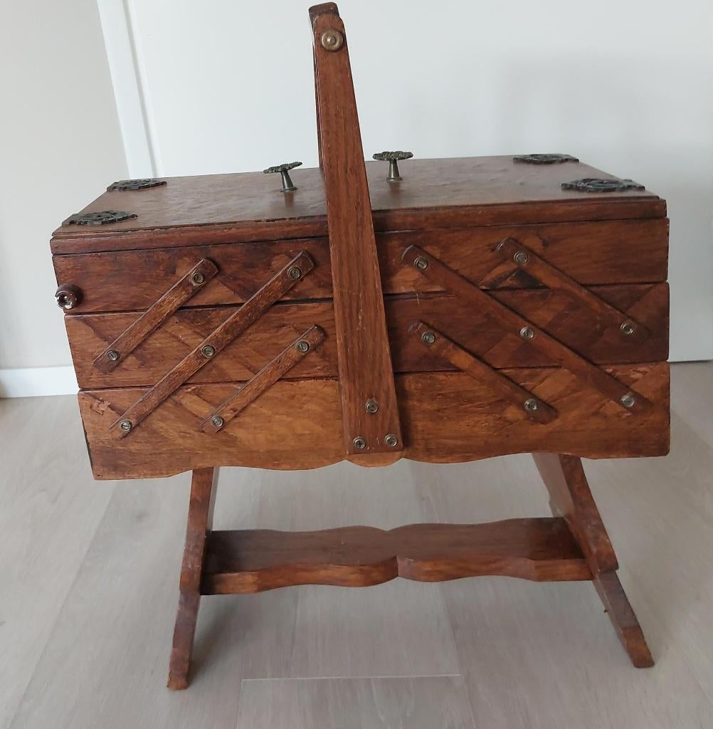 antieke uitklapbare naaidoos op pootjes, Antiek en Kunst, Ophalen of Verzenden