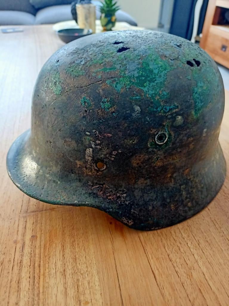 Duitse helm WO2, Bodemvondst Duitse helm, Wehrmacht, Ophalen of Verzenden, Duitsland, Helm of Baret