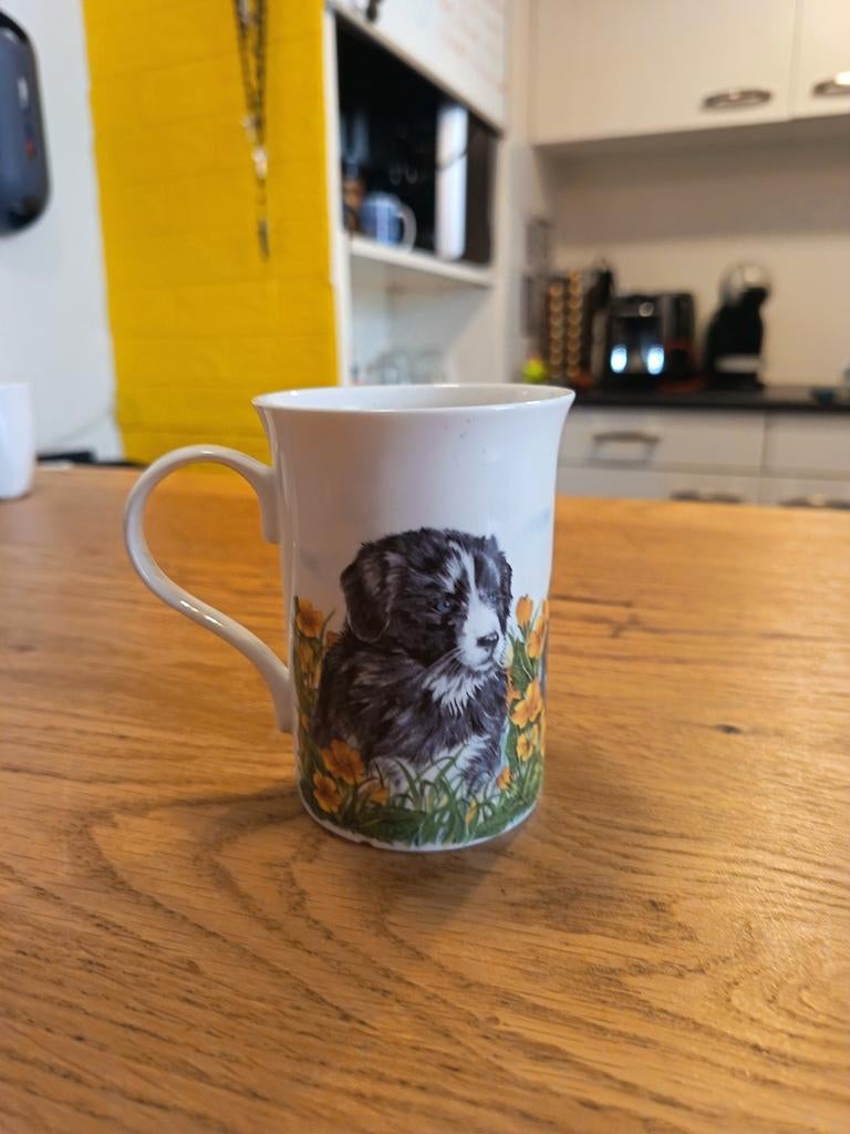 Mok met puppy opdruk - Crown Trent, Made in England, Huis en Inrichting, Keuken | Servies, Ophalen of Verzenden