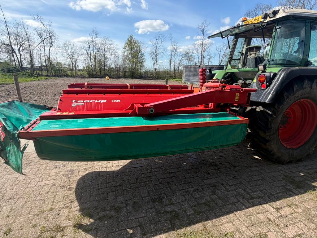 Kverneland maaier met kneuzer taarup, Ophalen, Weidebouw