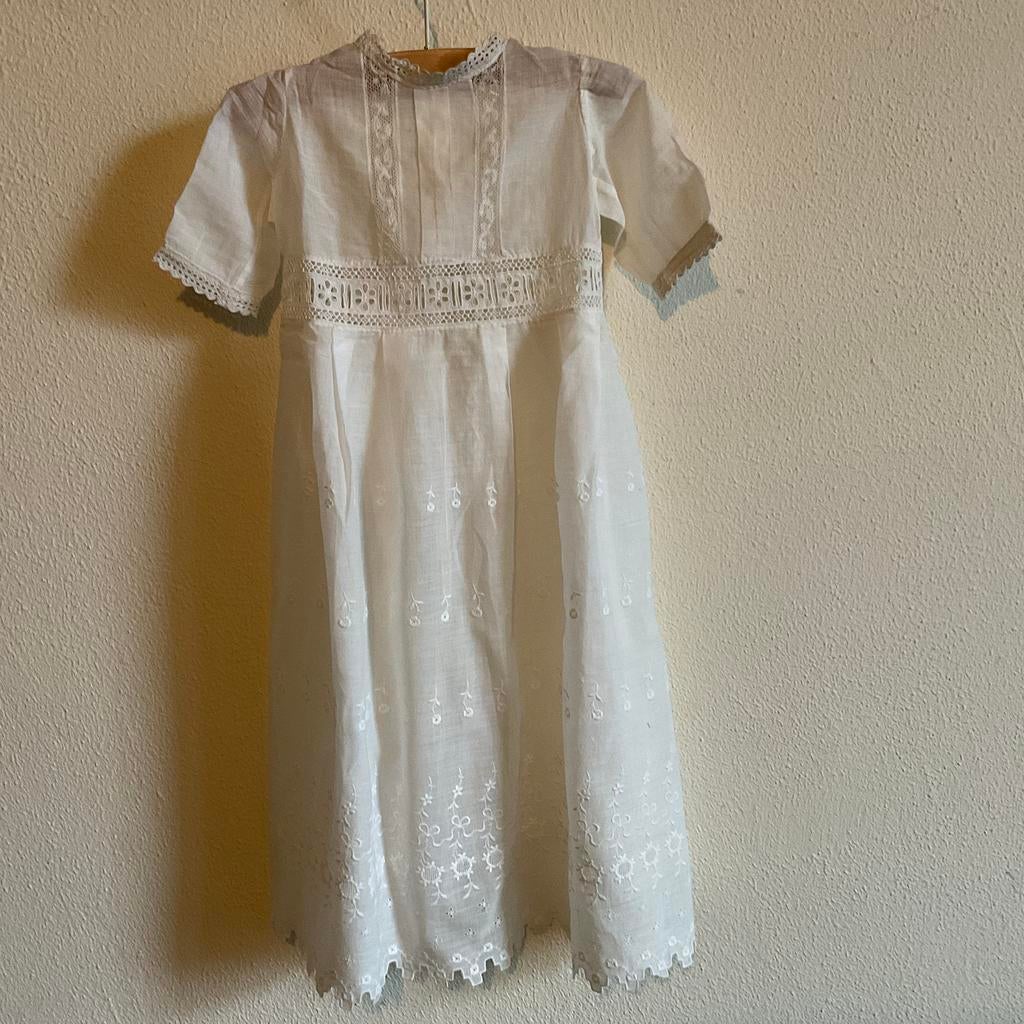 Antiek kinder jurkje *tres jolie Duiven*, Antiek en Kunst, Antiek | Kleding en Accessoires, Verzenden