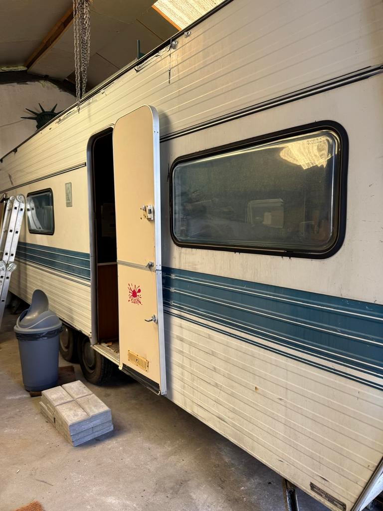Gezellige grote vintage caravan - leuke project of tiny hous, Caravans en Kamperen, Caravans, Particulier, tot en met 3, 750 - 1000 kg