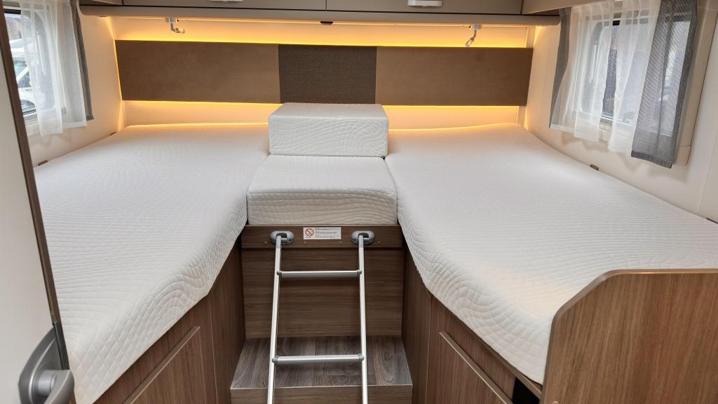 !! zonder inruil €67950 !! De Carado T447 Pro Uit 2, Ringverwarming, 7 tot 8 meter, Bedrijf, Half-integraal