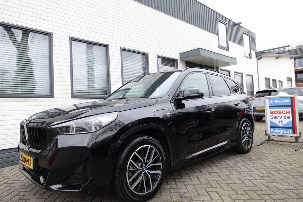 Bmw X1 XDRIVE 30E M-Sport Panorama Trekhaak, Gebruikt, Zwart, 82 km, Bedrijf