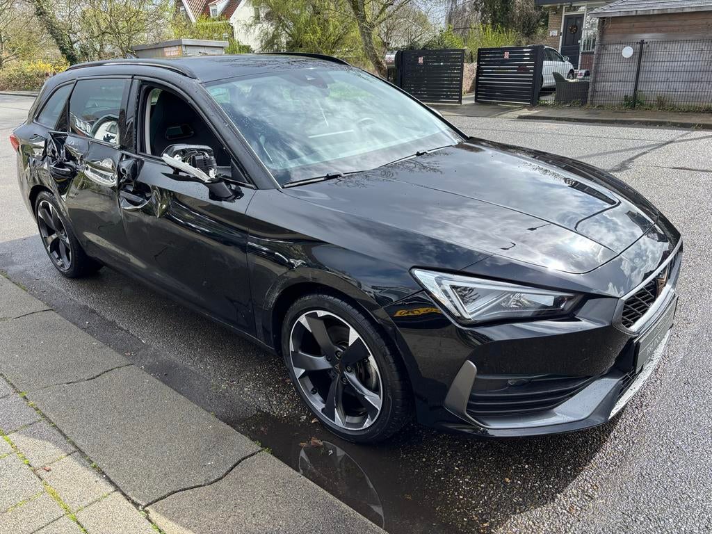 Cupra Leon 1.4 e-Hybrid Bj:2024, Auto diversen, Schadeauto's, Cupra, Zwart, Stationwagon, Hybride Elektrisch/Benzine