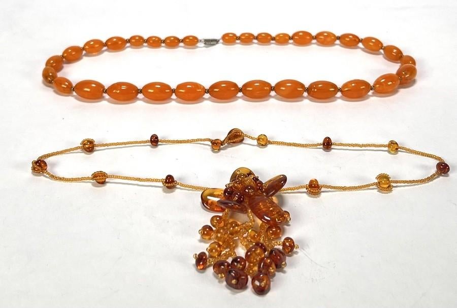 1320. Barnsteen en kunststof kettingen, 20e eeuw, Ophalen of Verzenden