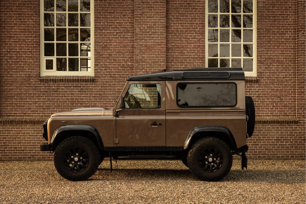Land Rover Defender 2.4Tdci Station Wagon Rough Edition, Auto's, Bestelauto's, 4 cilinders, 122 pk, 10 km/l, Vierwielaandrijving