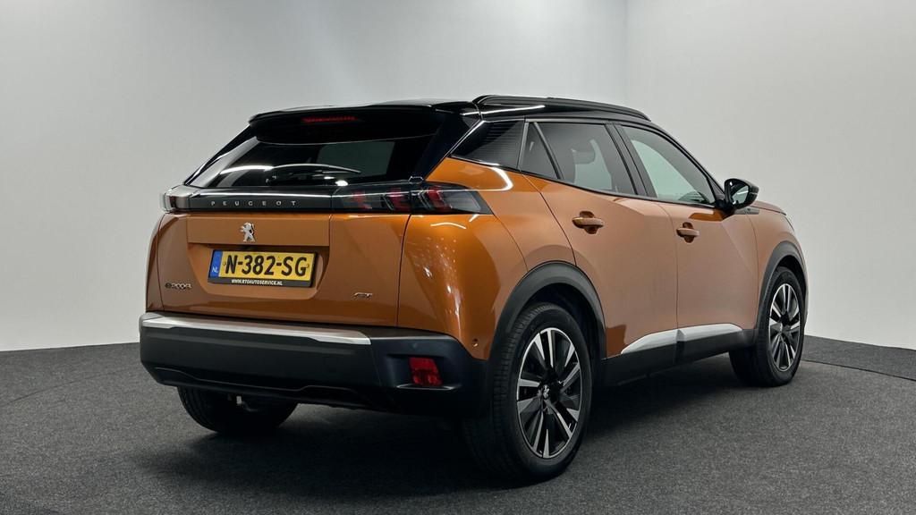Peugeot e-2008 EV GT 50 kWh 91% SOH 3 FASE PANO CAMERA ECC C, 330 km, 136 pk, Gebruikt, Overige kleuren